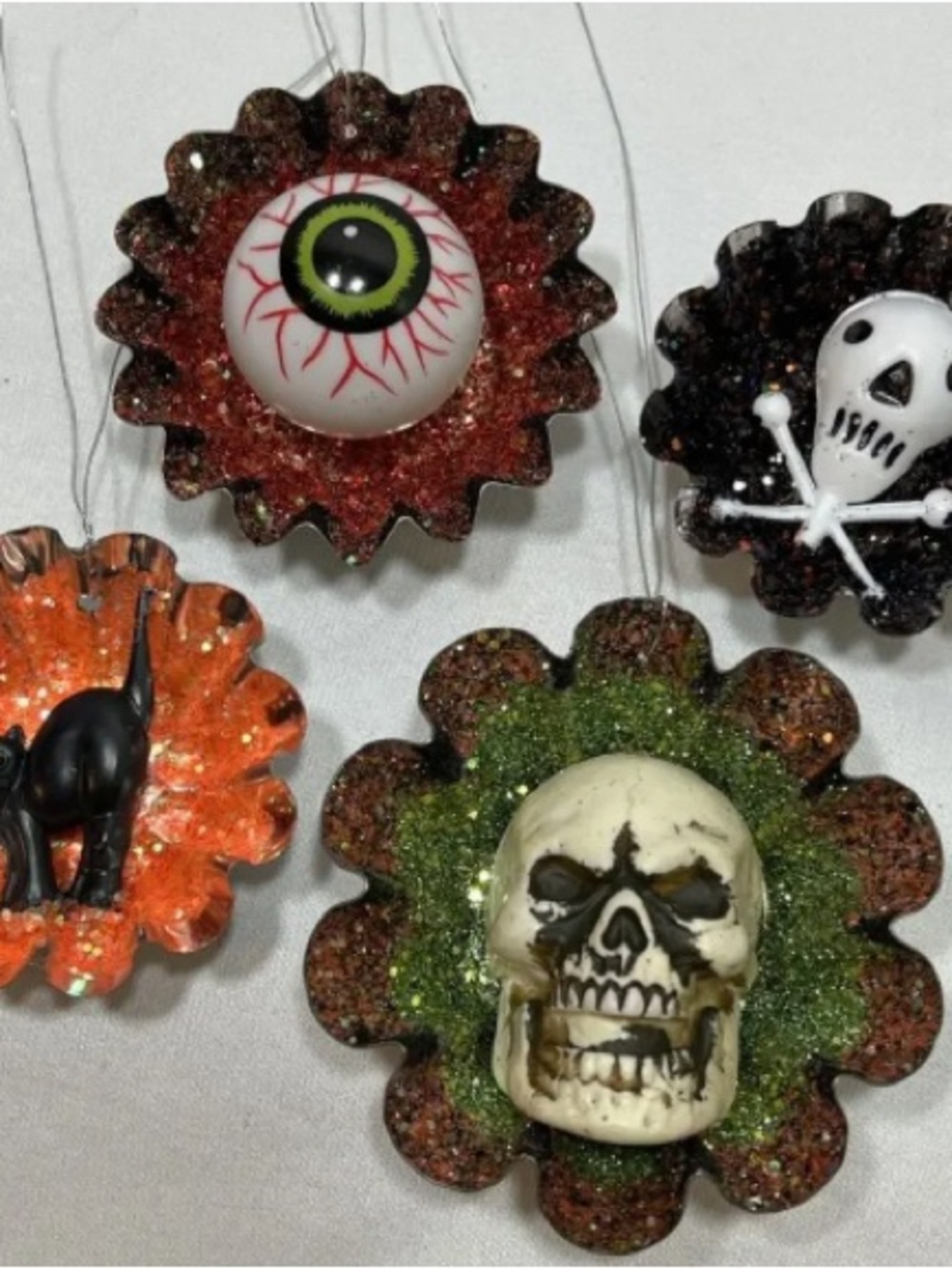 Halloween Resin Accent Set with Green Skull and Red Eyeball